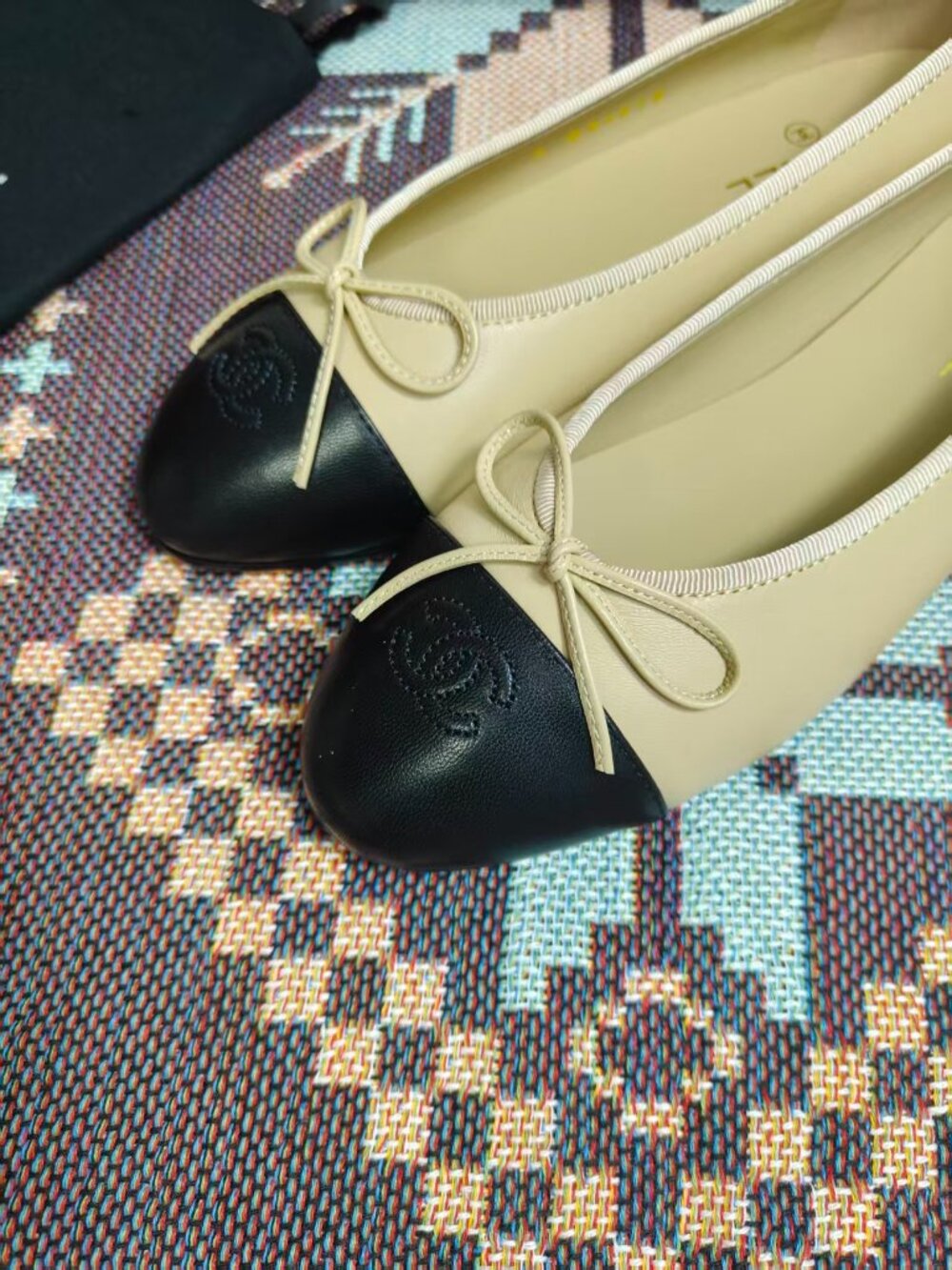 Chanel Two Tone Beige Black Bow Cap Toe Ballet Flats - Picture 7 of 8